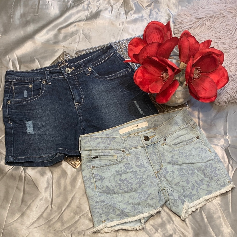 🌹VINTAGE Joe’s Jean & Justice Dark Blue and Light Blue Floral Jean Shorts • EUC